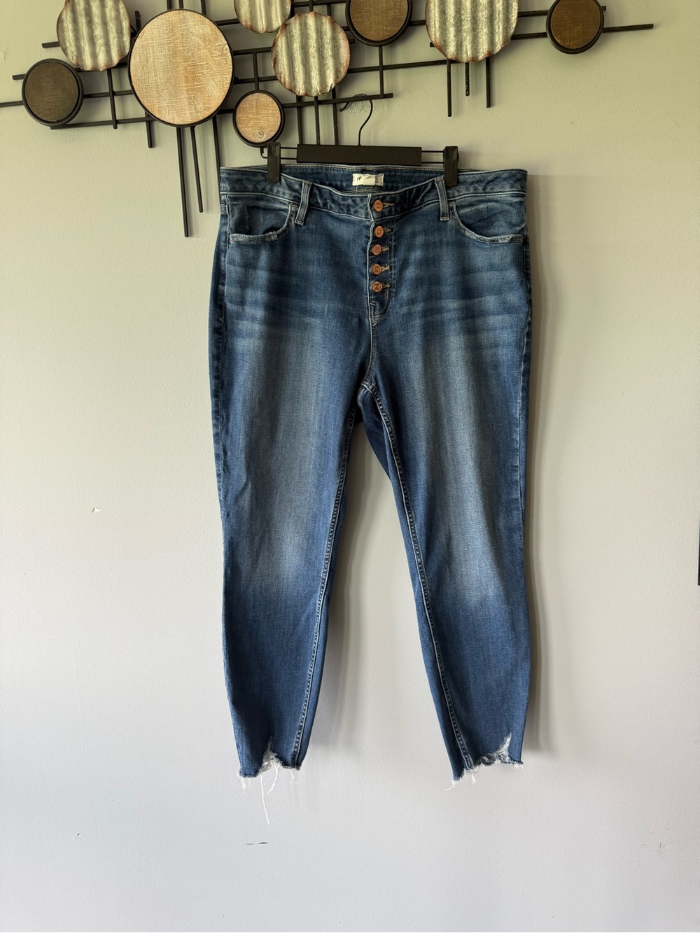Maurices Medium Blue Cropped Button-Fly Jeans size 18